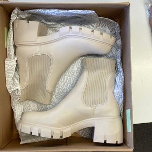 Steve Madden Hayle Boot Bone 6.5 NEW in Box